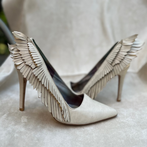 Winged Heels - Picture 3 of 4